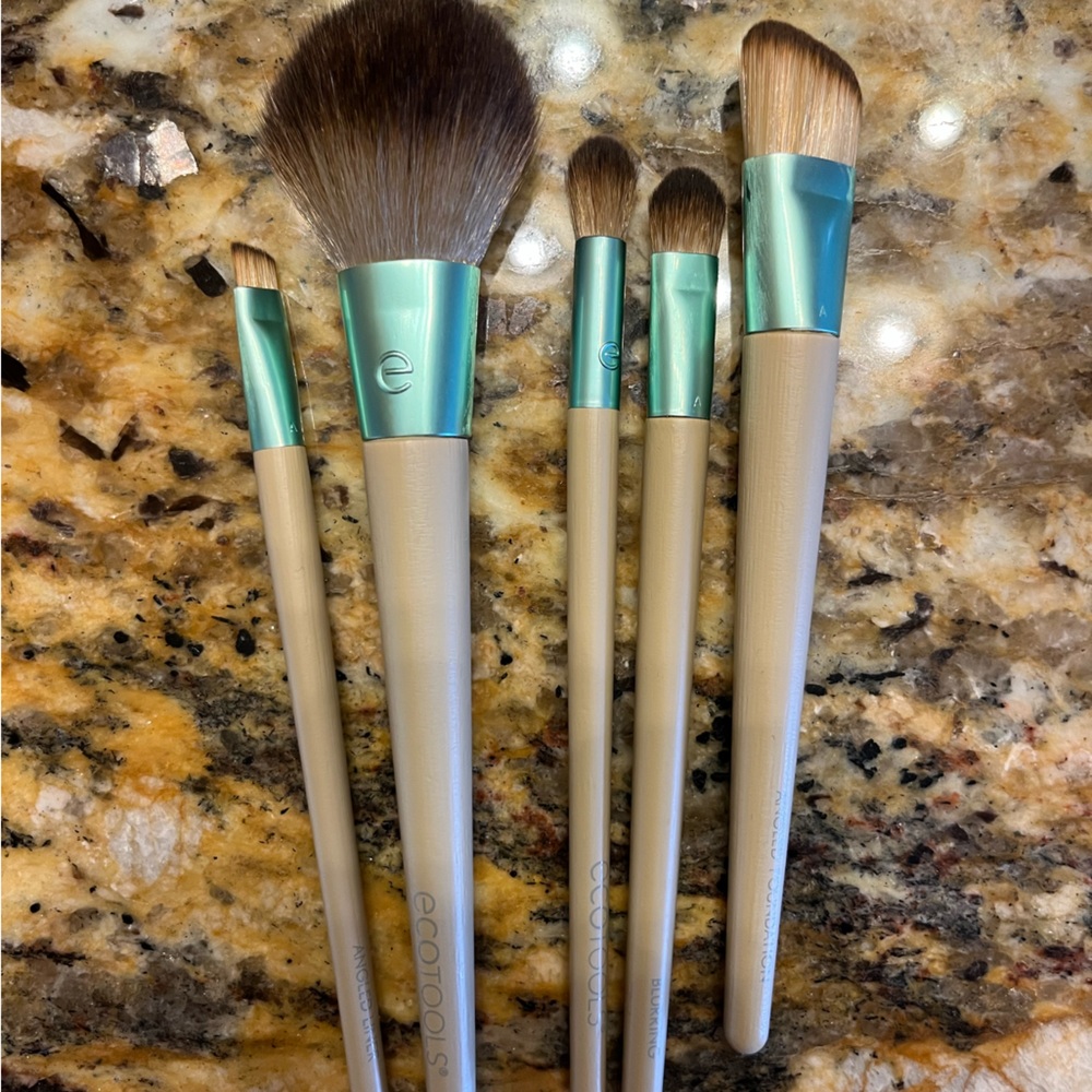 Brand new makeup brushes